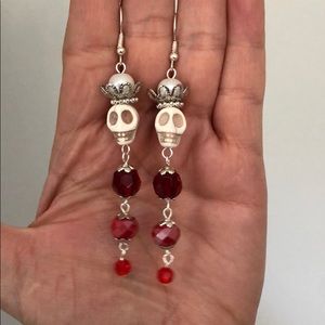 Skull queen earrings with pearls $ crystals